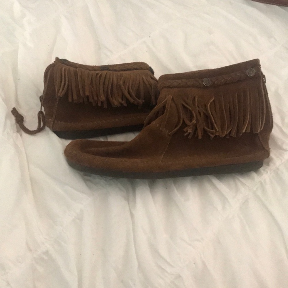 Minnetonka back zip boot